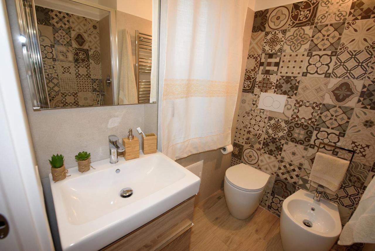 아르바탁스 Loft Lungomare Vista Mare E Monti 아파트 외부 사진