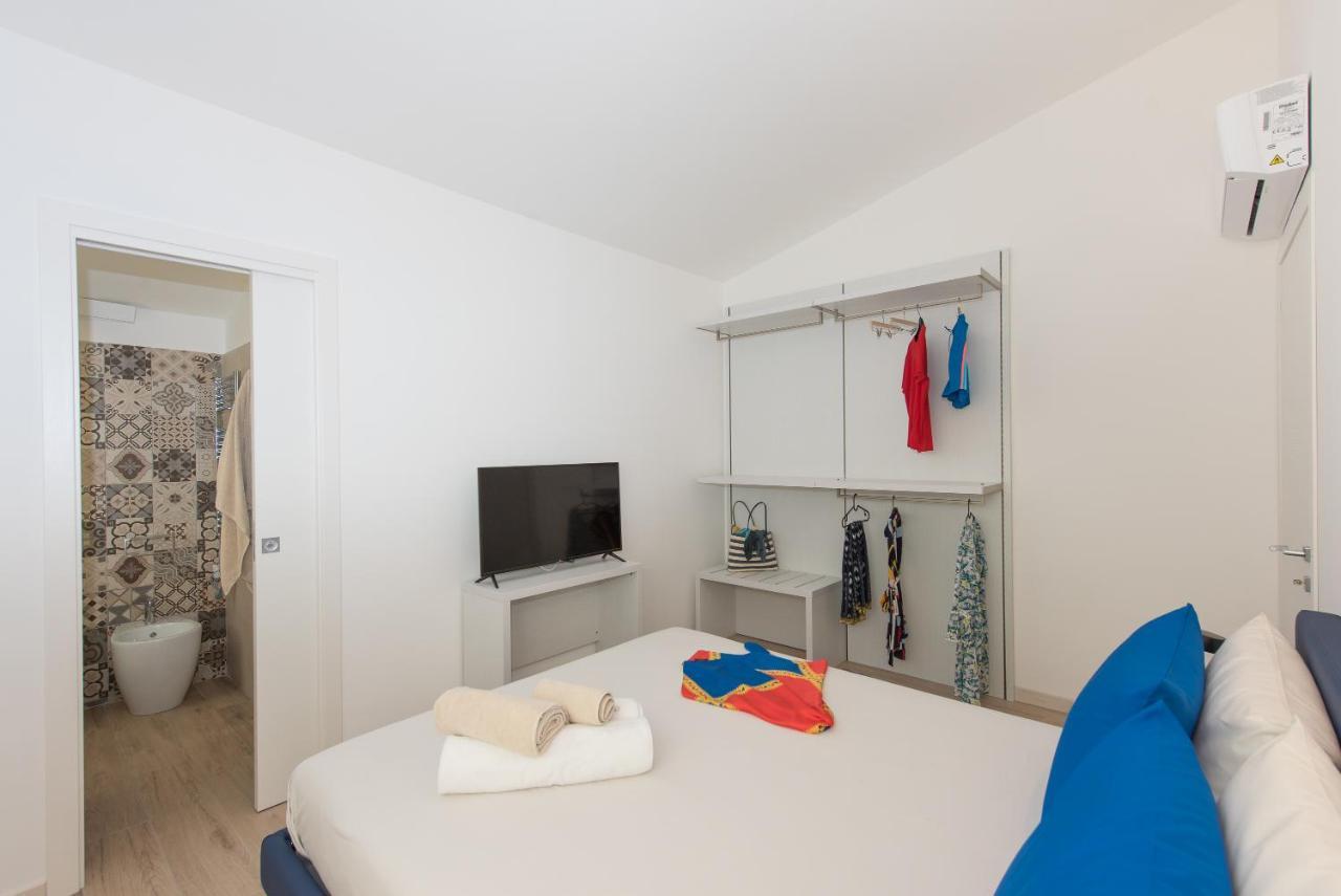 아르바탁스 Loft Lungomare Vista Mare E Monti 아파트 외부 사진