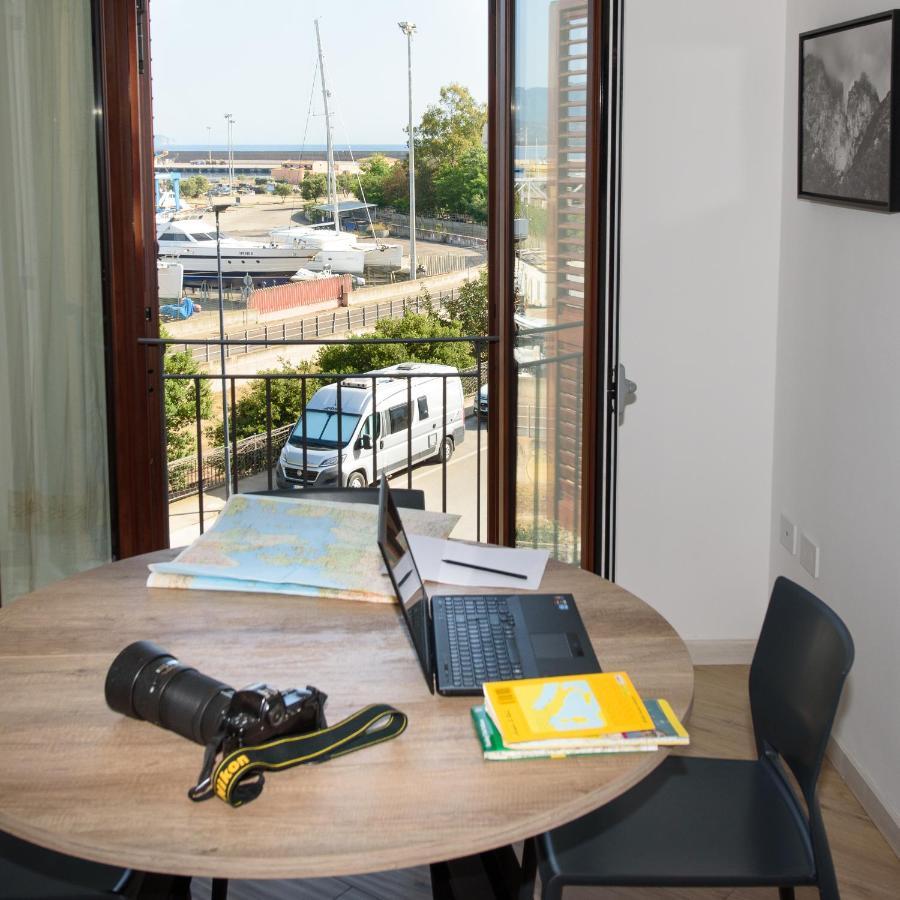 아르바탁스 Loft Lungomare Vista Mare E Monti 아파트 외부 사진